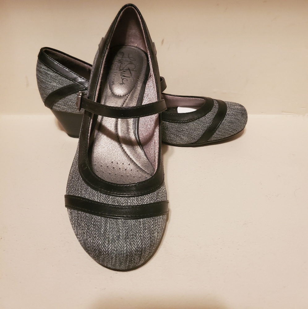 Shoe